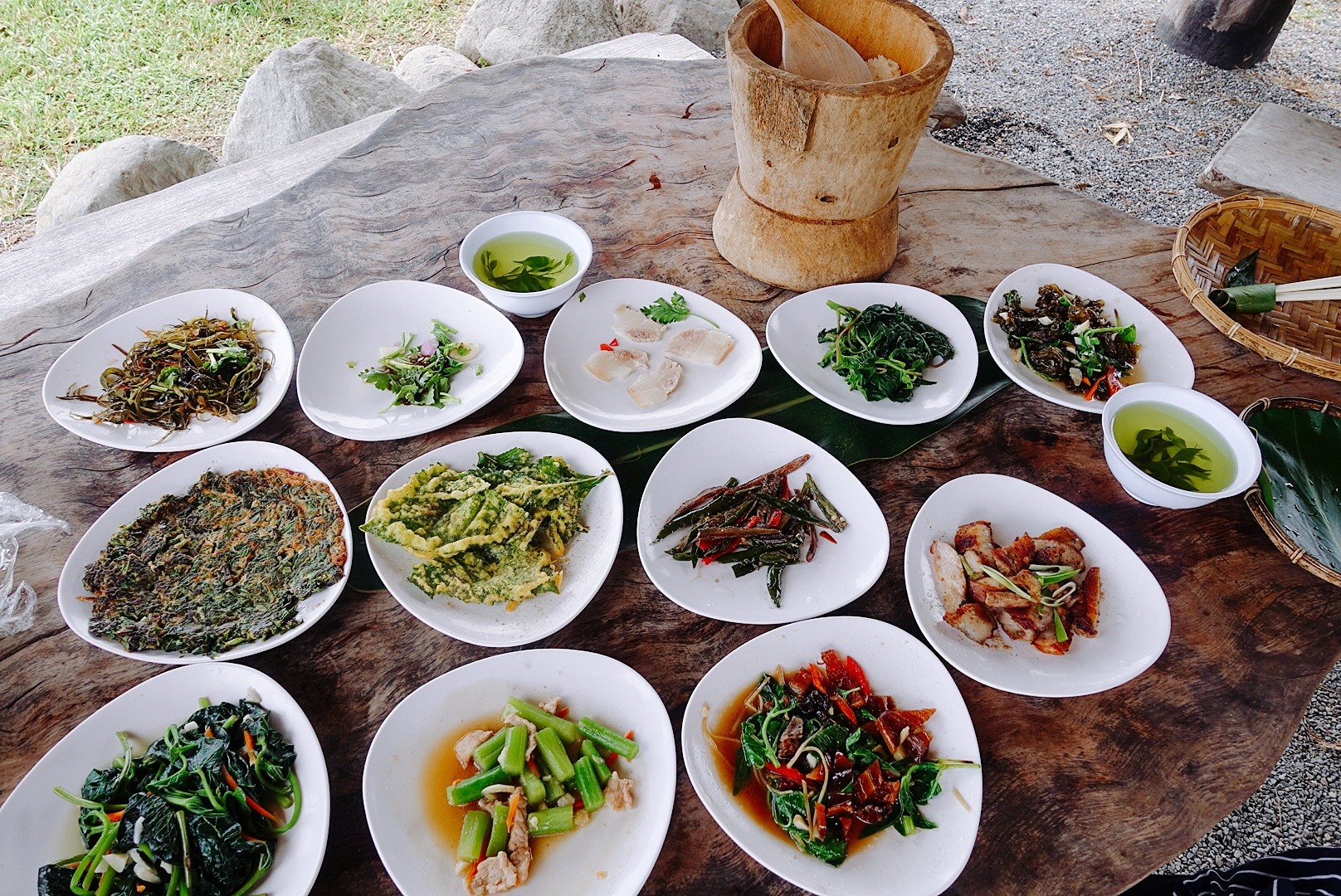 【台東美食】達麓岸部落屋｜壯麗海景相伴的特色原住民無菜單料理