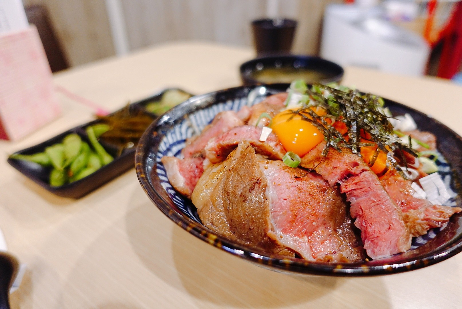 【花蓮市區】加家食堂｜超軟嫩舒肥炙燒牛肉丼｜平價丼飯