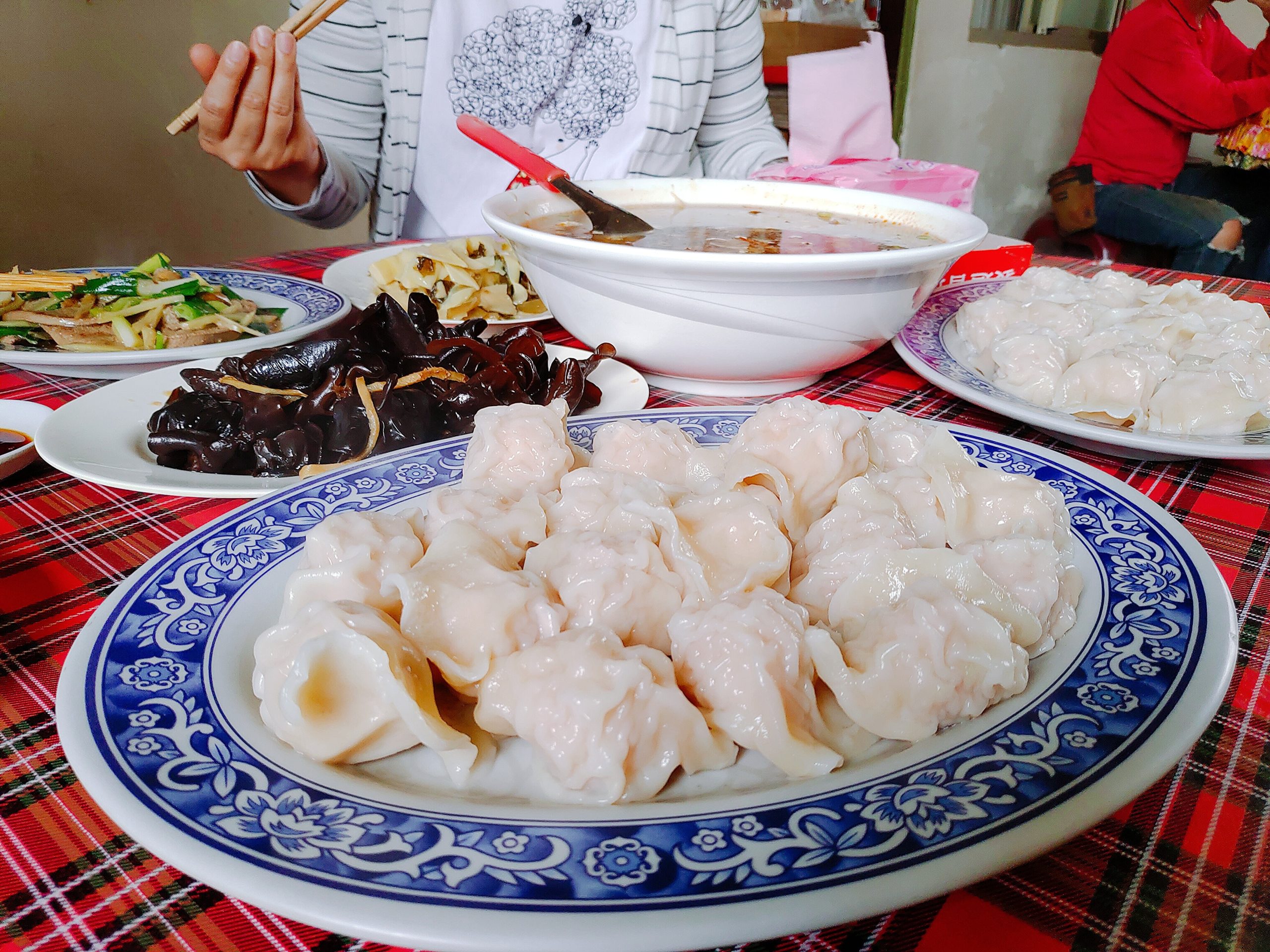 【花蓮瑞穗】富源水餃館｜在地人愛店，超好吃的水餃與平價家常菜｜停業