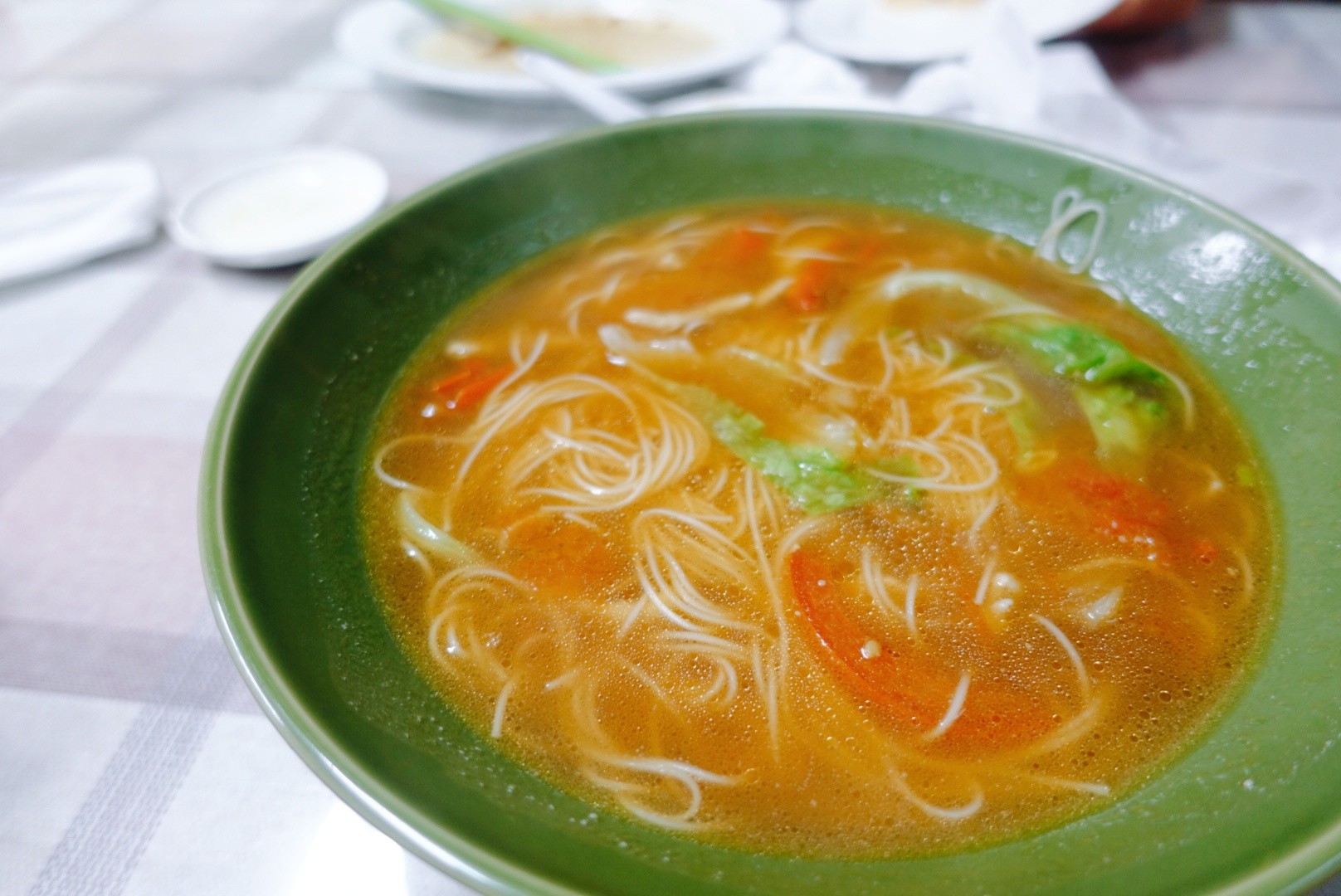 【花蓮市區】橄欖園麵食館｜老字號平民美食，大推手工麵食與小籠湯包