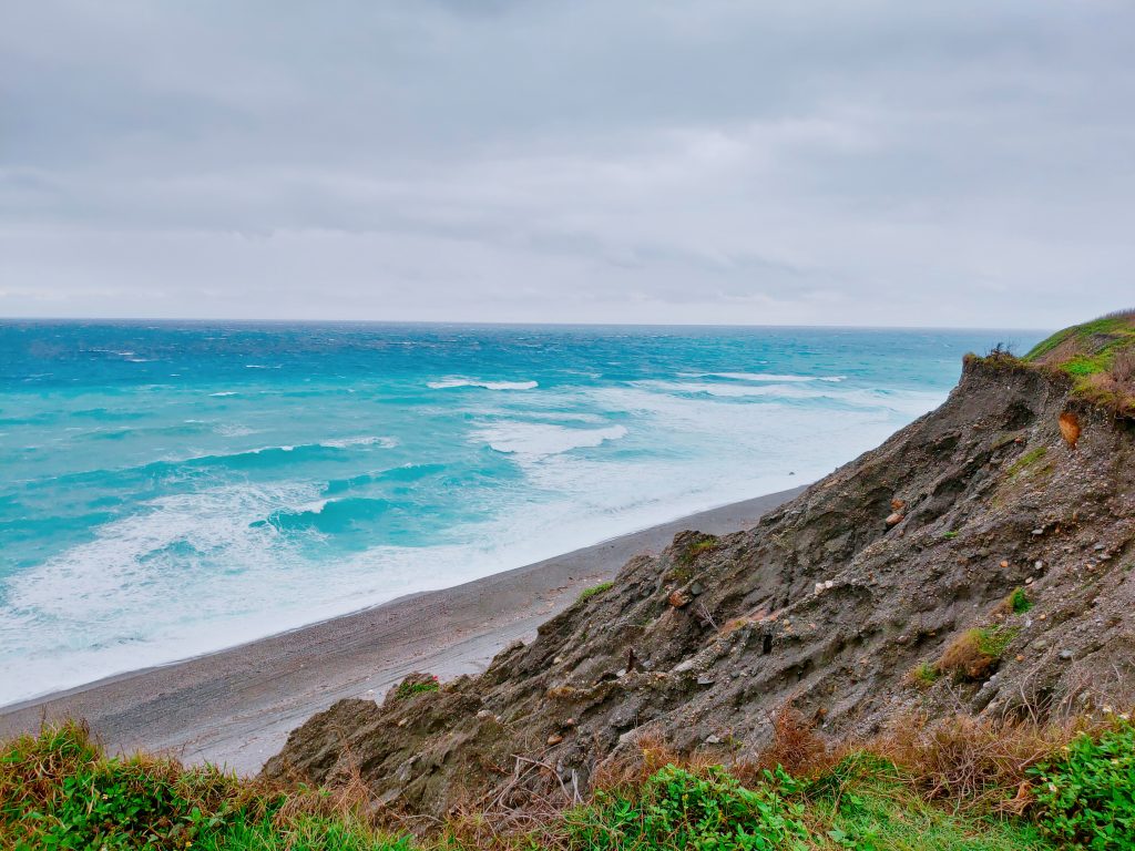 【花蓮市區】四八高地｜壯闊無遮掩的月牙灣海景，花蓮必賞無敵美景｜遠眺七星潭