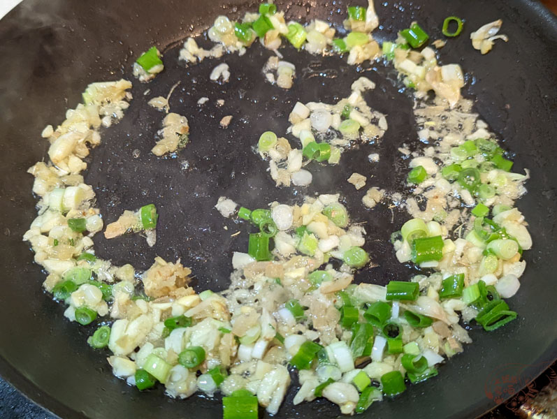 【食譜】豇豆炒鮭魚｜小奢華風前菜鮭魚食譜，初學者都能輕鬆做