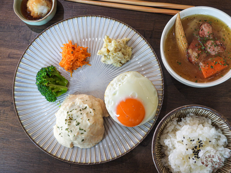 【花蓮簡餐】KANDA漢堡排｜軟嫩多汁漢堡排還能有多種醬汁，市區的和風小餐館