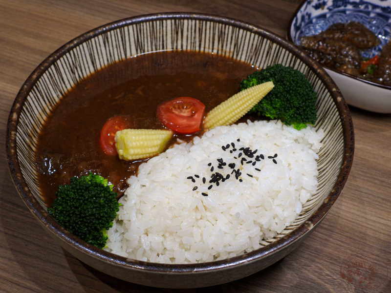 裏山餐酒館