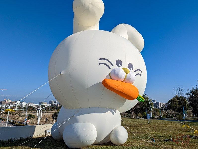 【台中景點】台中中央公園｜超可愛兔兔免費拍，悠閒散步好去處