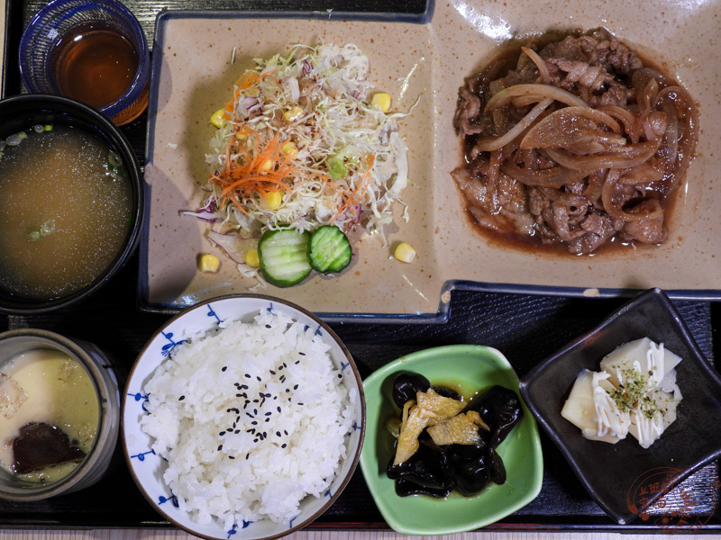 【花蓮定食】旭屋和風洋食｜平價飽足的日式定食，學生們的聚餐好選擇