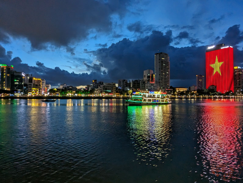 【越南峴港】搭船夜遊韓江｜一覽夜晚峴港的宜情景色，搭船放空欣賞風景