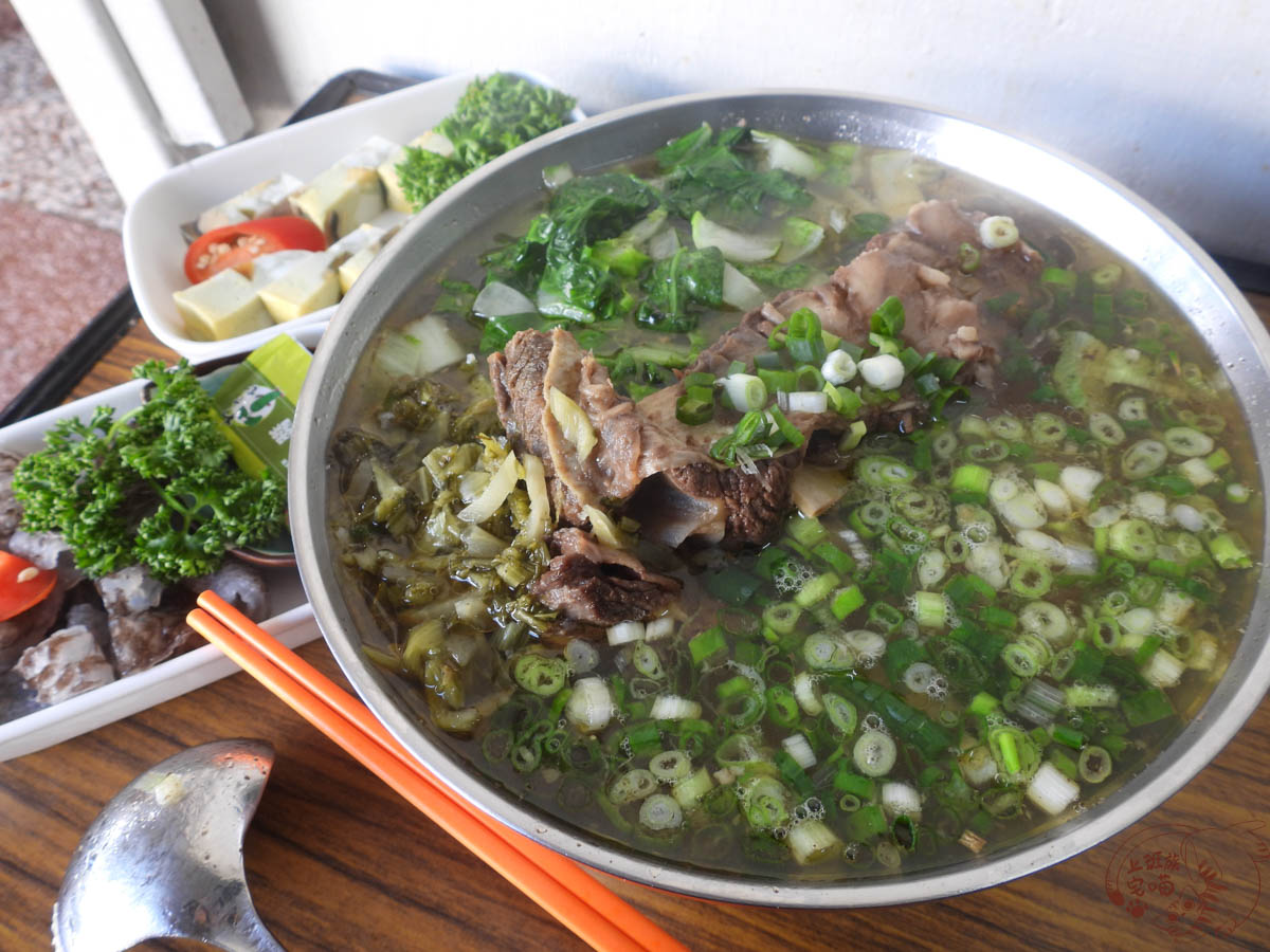 【花蓮鳳林美食】孫叔叔牛骨牛肉麵｜150就有超大塊帶骨牛肉，超人氣鳳林小吃｜二訪