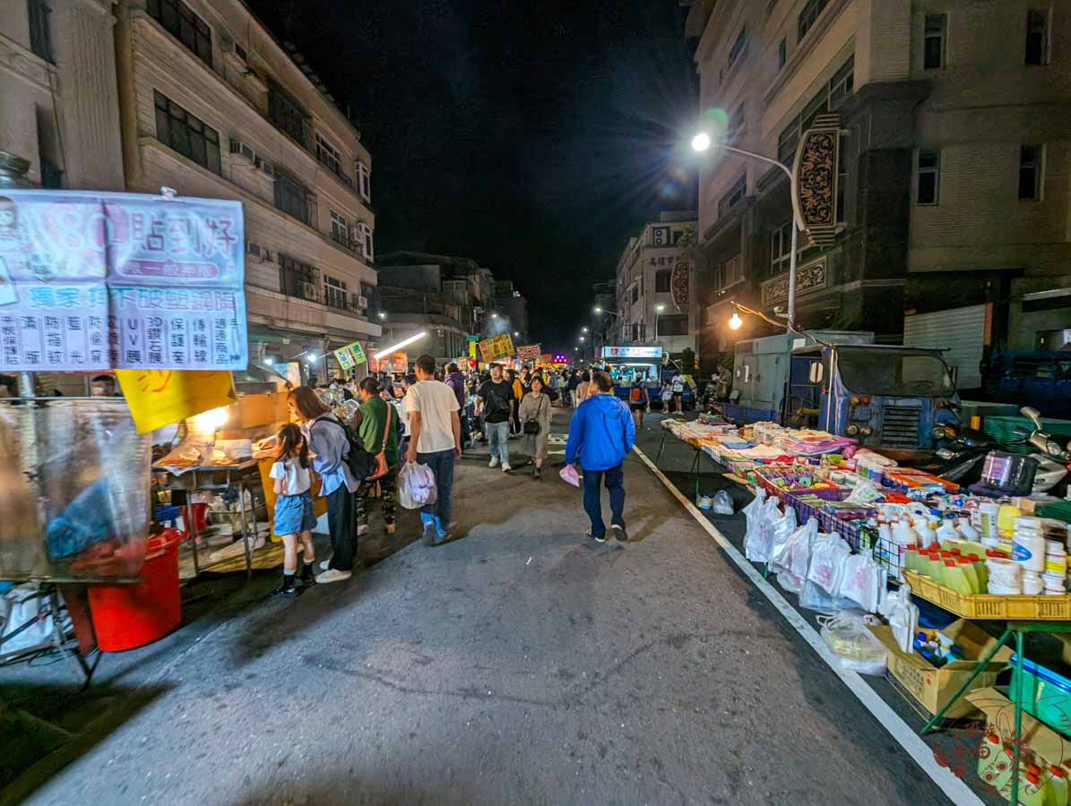 【高雄景點】鹽埕埔夜市｜駁二特區週六限定小夜市，逛逛街吃小吃