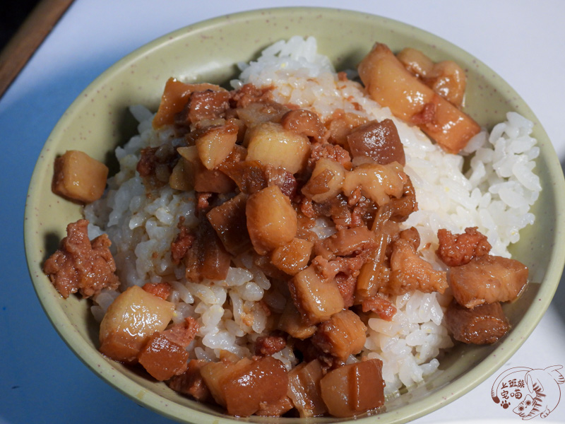 台南美食｜破表CP值的「阿榮牛肉湯」，料比湯多的清甜牛雜湯