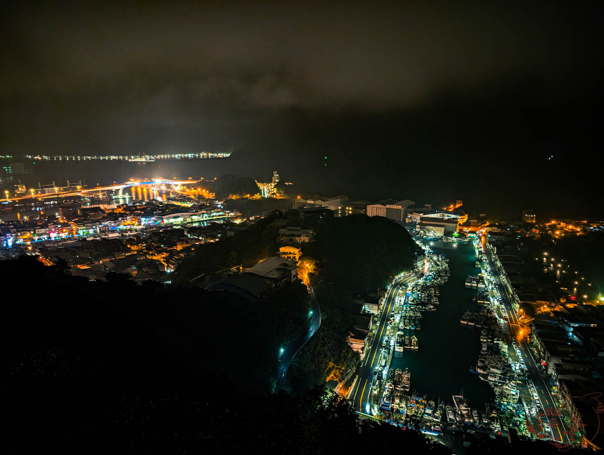 蘇澳景點｜南方澳觀景臺-俯瞰蘇澳漁港絕麗夜景，不用走路下車直接看