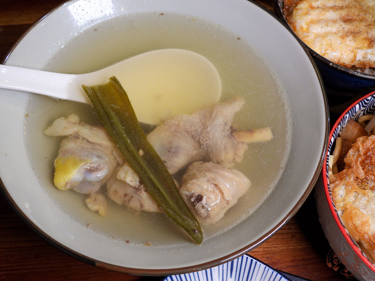 幽靈餐車｜銷魂好吃的滷肉飯加半熟蛋｜花蓮在地平民美食