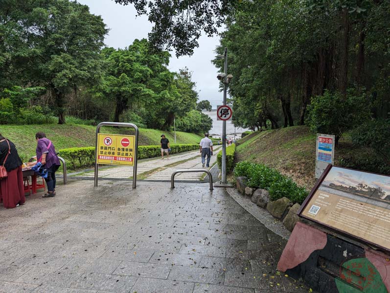 [金門景點]建功嶼｜退潮時分才能登島，潮間帶看招潮蟹與蚵架