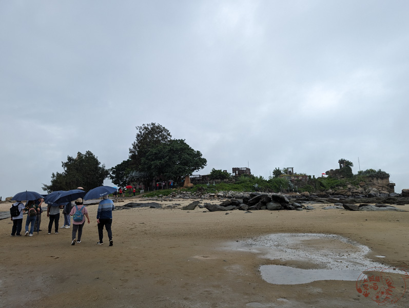 [金門景點]建功嶼｜退潮時分才能登島，潮間帶看招潮蟹與蚵架