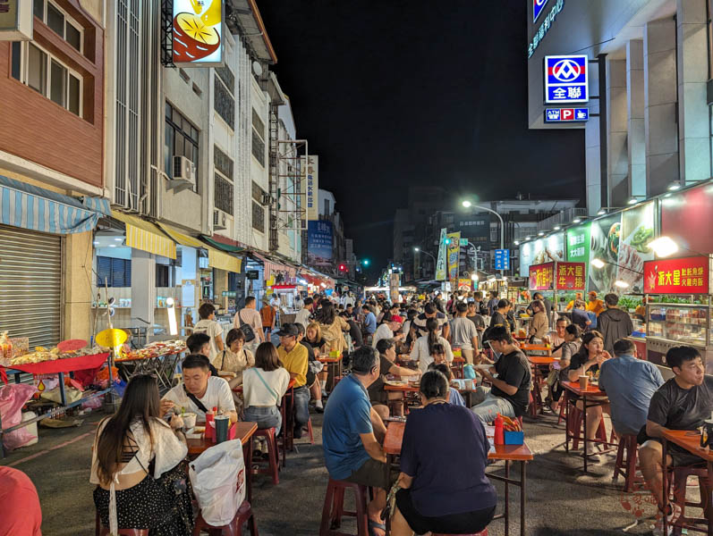 【台東景點】台東觀光夜市-台東市區晚上可取，吃喝玩樂皆有