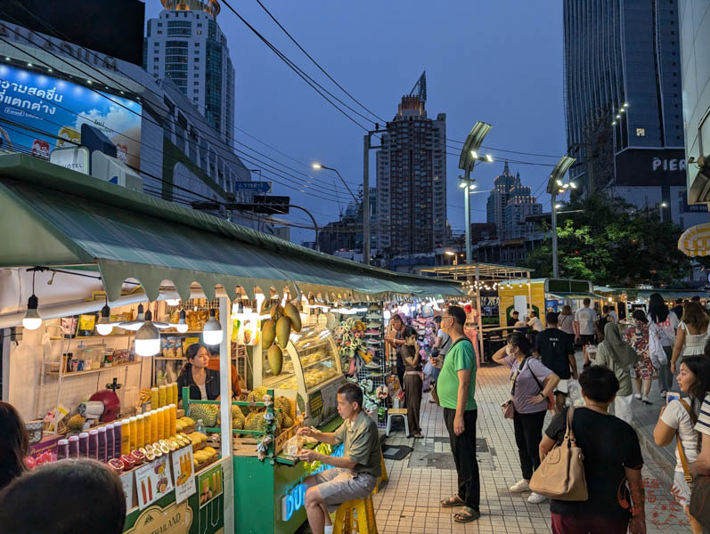 【泰國曼谷】水門市場｜服飾批發價爽爽逛，曼谷景點近Chit Lom站