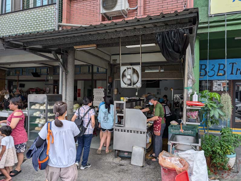 花蓮鳳林必吃的「三理堂早餐店」，招牌超軟Q粉漿蛋餅