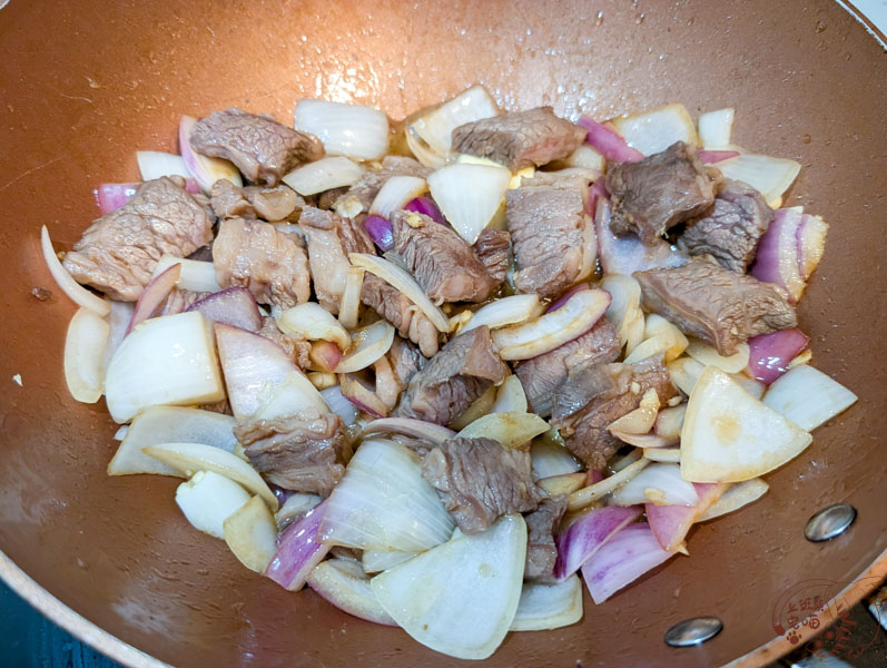 [食譜]奶油炒牛小排-10分鐘完成的牛小排料理，難以抵抗牛肉食譜