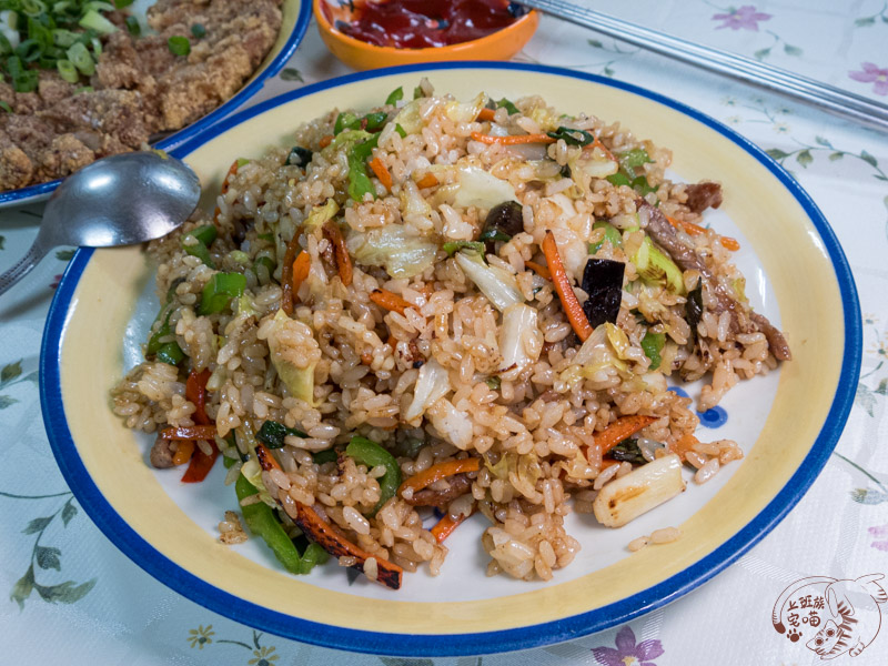 花蓮隱藏版美食：彤咖啡坊的平價家常料理，巨量炒飯及好喝飲品