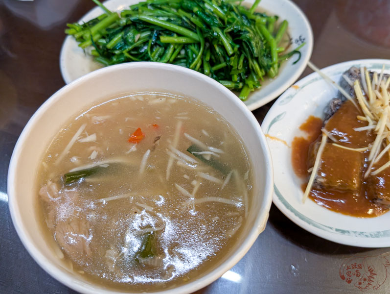 《達文化生炒鴨肉焿》嘉義文化路夜市必吃小吃，體驗嘉義口味酸甜焿湯