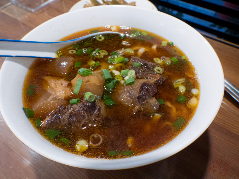 [花蓮牛肉麵]無名牛肉麵-巷弄中在地人特愛牛肉麵館，牛筋超軟綿令人喜愛