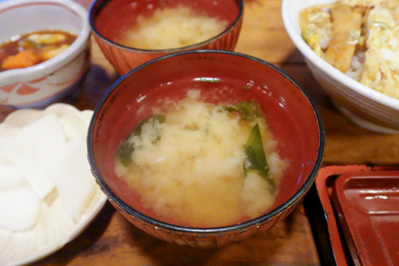 台北美食｜肥前屋-台北老字號鰻魚飯，熱騰騰的肥美鰻魚超好吃