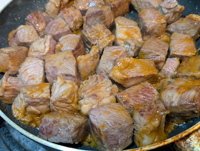 【牛肉食譜】東炎醬骰子牛｜酸辣好下飯骰子牛料理，10分鐘就能上桌