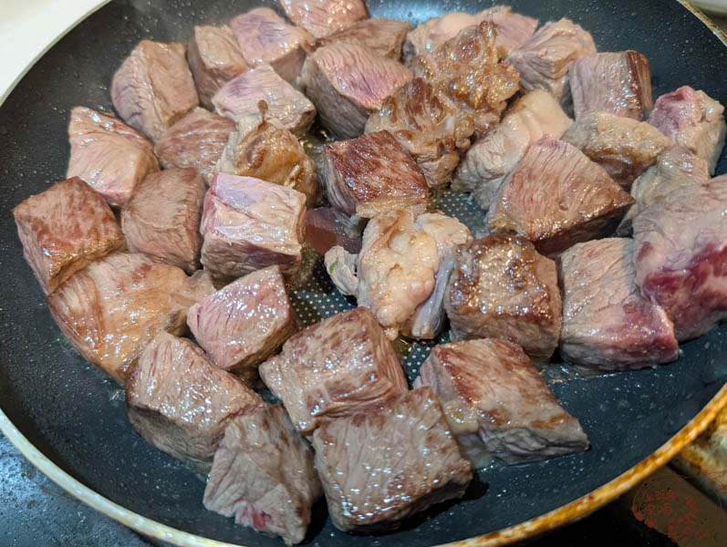 【牛肉食譜】東炎醬骰子牛｜酸辣好下飯骰子牛料理，10分鐘就能上桌