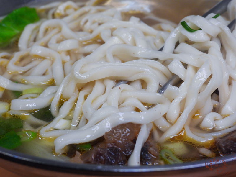 基隆美食｜思維麵食館-110元超實惠牛肉麵，基隆在地麵食館