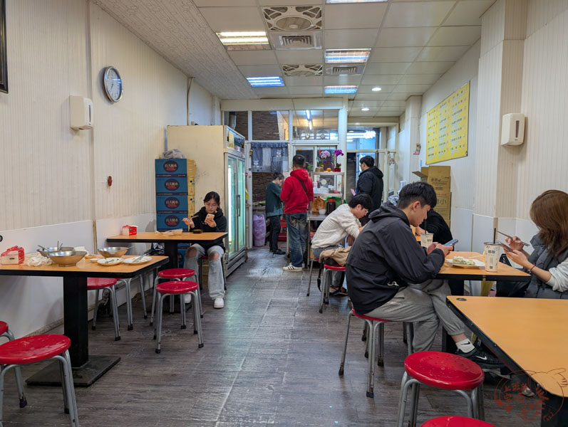 基隆美食｜思維麵食館-110元超實惠牛肉麵，基隆在地麵食館