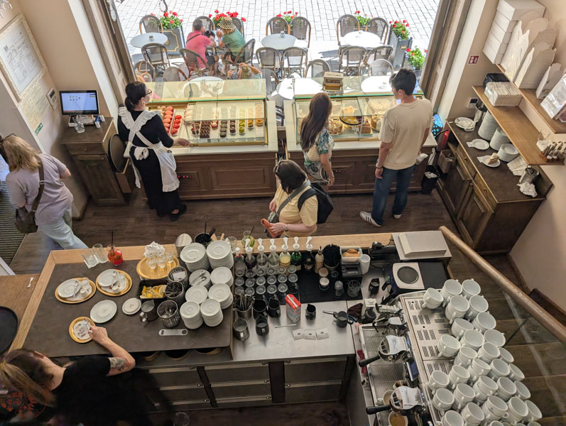 捷克咖啡｜Café Elefant-莫札特、貝多芬都曾到訪的Karlovy Vary老字號咖啡館