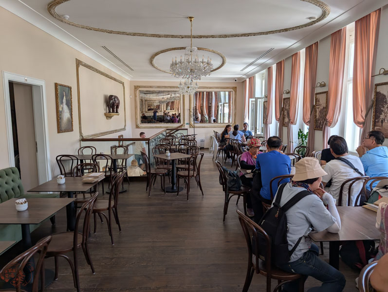 捷克咖啡｜Café Elefant-莫札特、貝多芬都曾到訪的Karlovy Vary老字號咖啡館