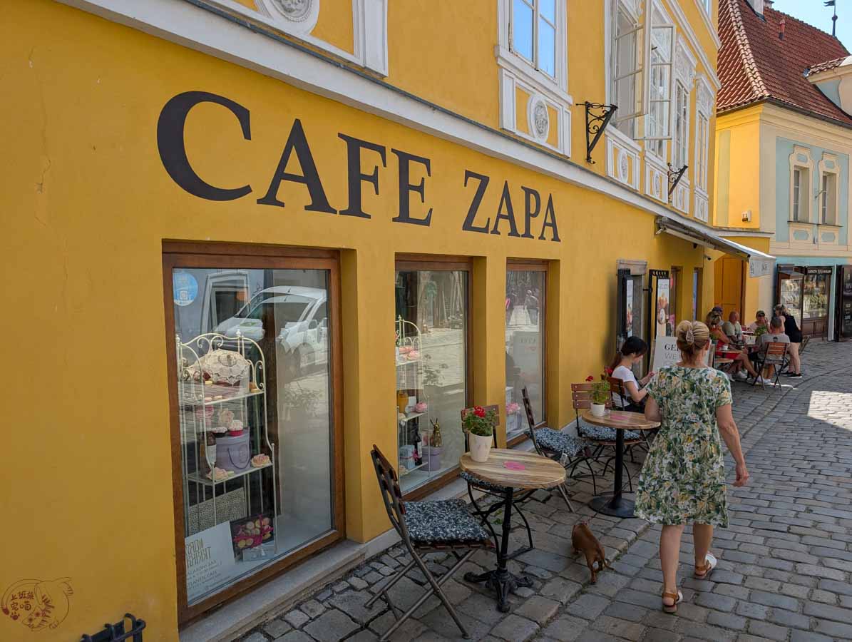 【捷克美食】Zapa Cafe｜CK小鎮平價咖啡館，來避暑吃點冰淇淋與調酒