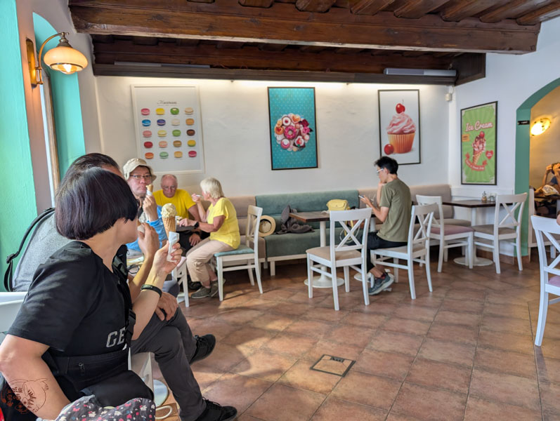 【捷克美食】Zapa Cafe|CK小鎮平價咖啡館,來避暑吃點冰淇淋與調酒 3 【捷克美食】Zapa Cafe|CK小鎮平價咖啡館,來點冰淇淋與調酒吧