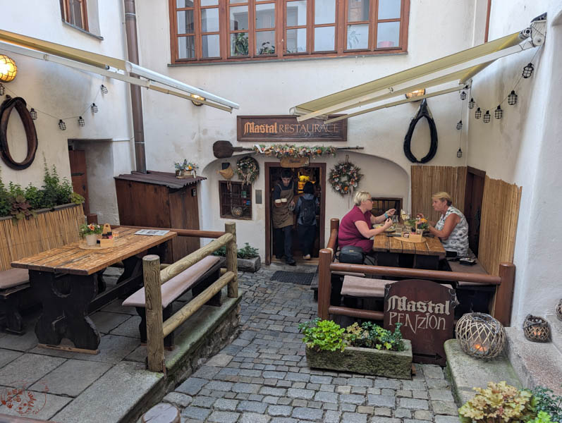 【CK小鎮】Penzion a restaurace Maštal｜美拍有餘美味不足，庫倫洛夫不推的餐館