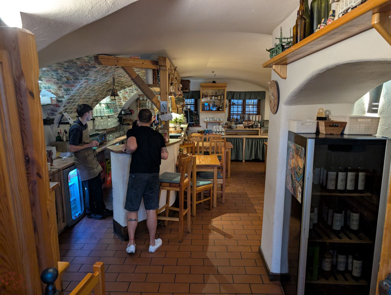 【CK小鎮】Penzion a restaurace Maštal｜美拍有餘美味不足，庫倫洛夫不推的餐館
