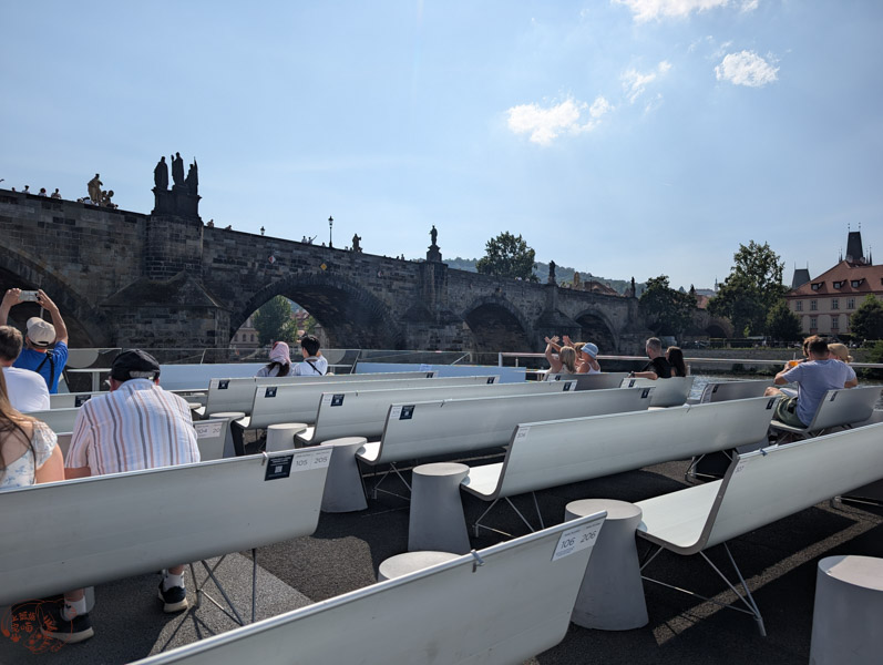 【捷克旅遊】Prague Boats|悠閒的伏爾塔瓦河遊船,船上吃喝看景吹吹風 4 【捷克旅遊】Prague Boats|悠閒的伏爾塔瓦河遊船,船上吃喝看景吹吹風