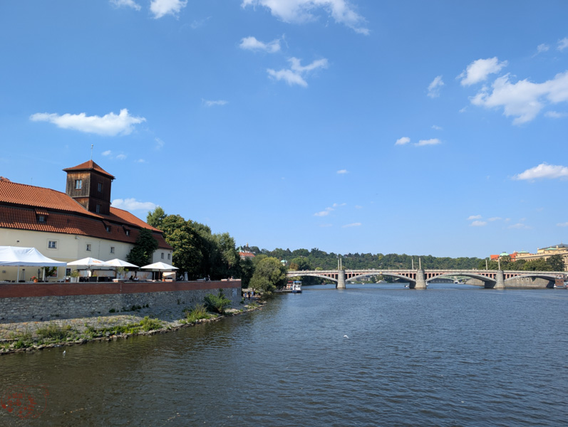 【捷克旅遊】Prague Boats|悠閒的伏爾塔瓦河遊船,船上吃喝看景吹吹風 11 【捷克旅遊】Prague Boats|悠閒的伏爾塔瓦河遊船,船上吃喝看景吹吹風
