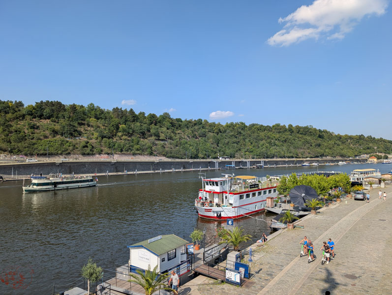 【捷克旅遊】Prague Boats|悠閒的伏爾塔瓦河遊船,船上吃喝看景吹吹風 1 【捷克旅遊】Prague Boats|悠閒的伏爾塔瓦河遊船,船上吃喝看景吹吹風