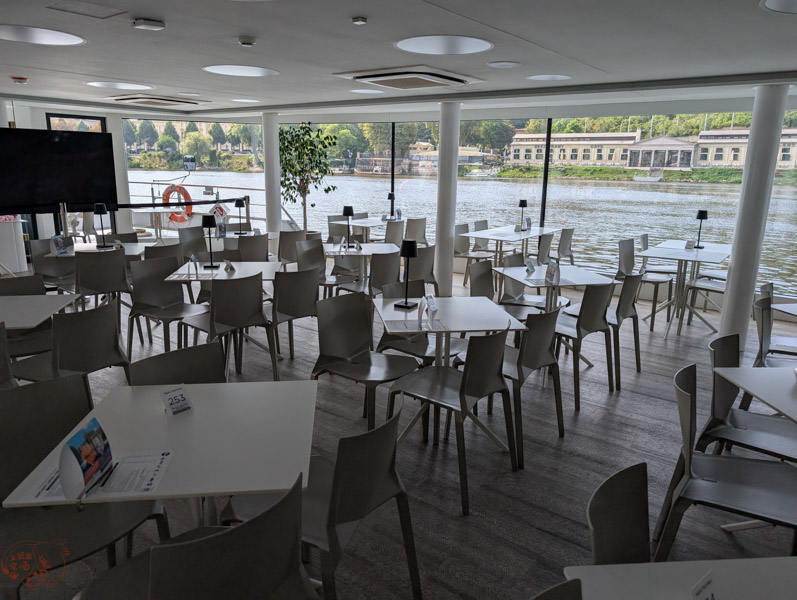 【捷克旅遊】Prague Boats|悠閒的伏爾塔瓦河遊船,船上吃喝看景吹吹風 3 【捷克旅遊】Prague Boats|悠閒的伏爾塔瓦河遊船,船上吃喝看景吹吹風