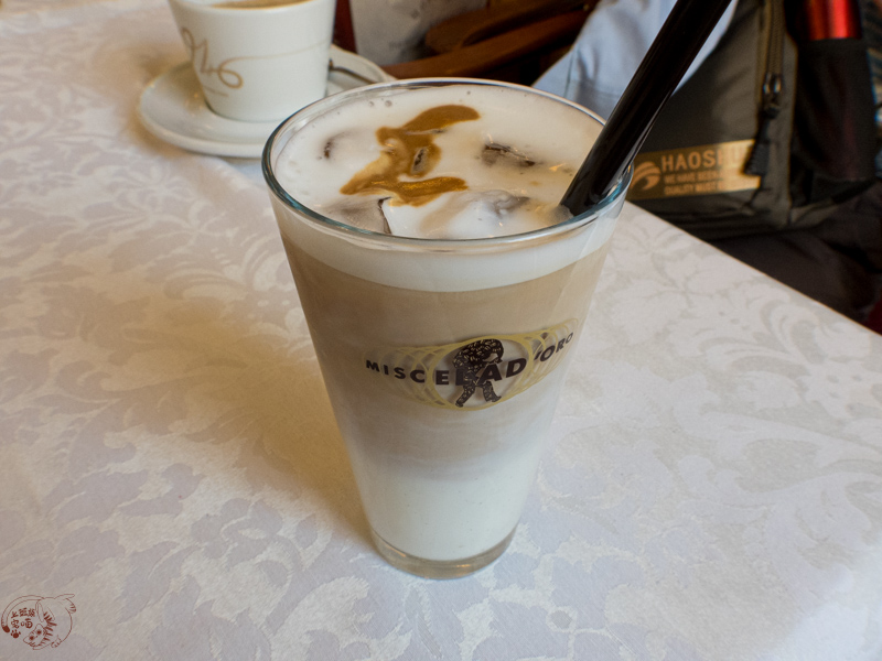 【捷克咖啡】Café Mozart|布拉格天文鐘對面咖啡館,完美角度的美好窗景 9 【捷克】Café Mozart|布拉格天文鐘對面咖啡館,完美角度的窗邊景色