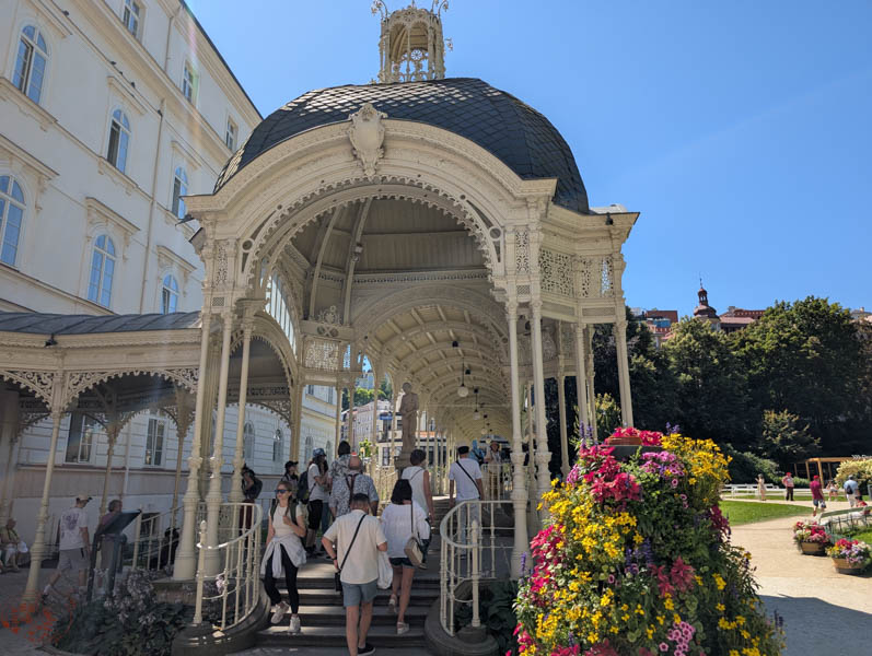 【捷克景點】卡羅維瓦利 Karlovy Vary｜溫泉小鎮必去景點推薦，貴族名人都曾去的療癒之地