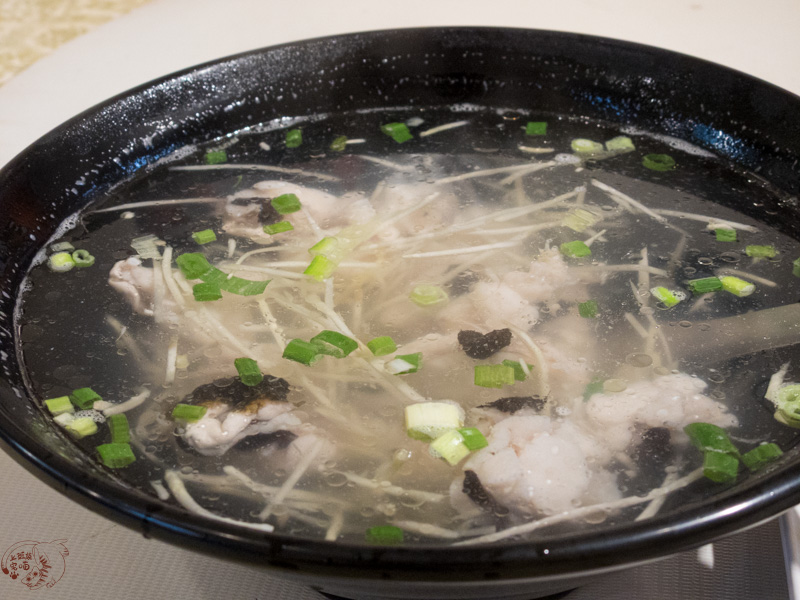 【宜蘭頭城美食】大溪漁港鮟鱇魚三吃｜特色實惠的鮟鱇魚料理多吃，頭城平價海鮮好去處
