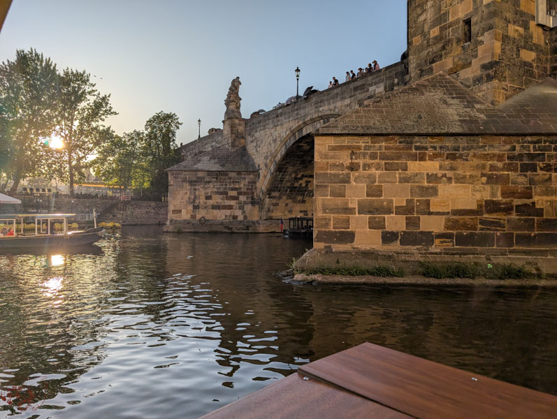 【捷克布拉格】Charles Bridge Restaurant評價｜景色超美、餐點與服務卻讓人失望