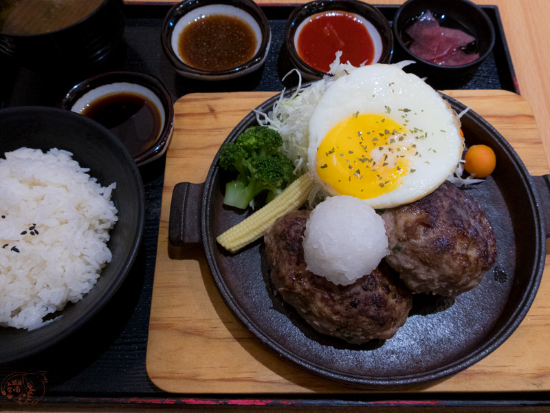 台北加藤食堂食記｜主打手工和牛漢堡排，但口感偏硬略帶筋