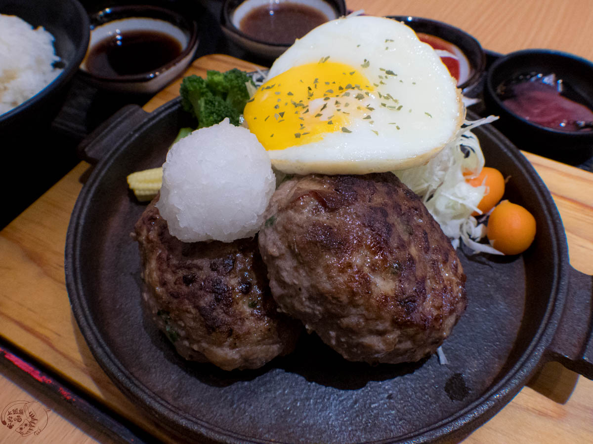 台北加藤食堂食記｜主打手工和牛漢堡排，但口感偏硬略帶筋