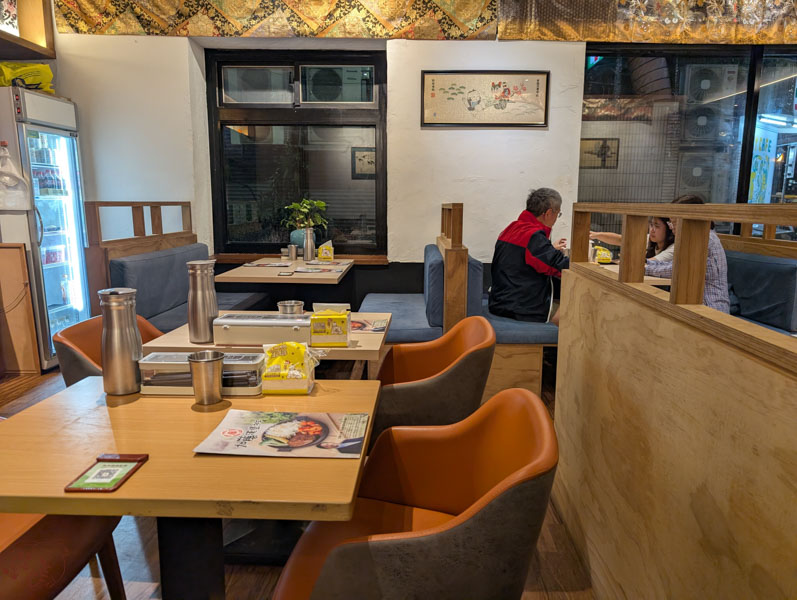 台北加藤食堂食記｜主打手工和牛漢堡排，但口感偏硬略帶筋