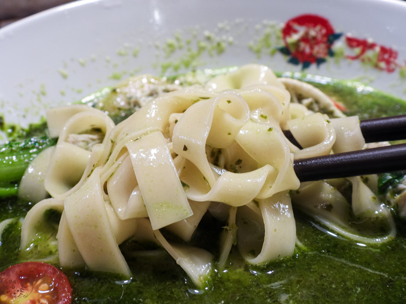 【台北車站美食】太陽蕃茄拉麵 站前本店|必吃的特色青醬拉麵,不用排隊跟人擠人 5 【台北車站美食】太陽蕃茄拉麵 站前本店|必吃的特色青醬拉麵,不用排隊跟人擠人