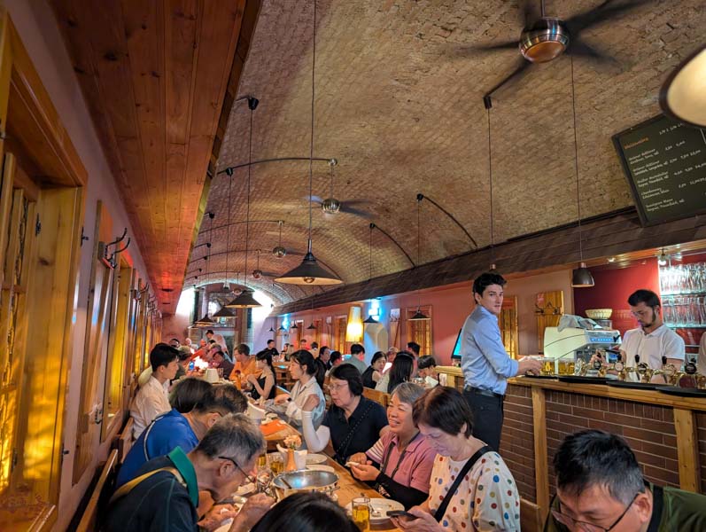 【維也納美食】Ribs of Vienna|巨無霸豬肋排超震撼!平價又美味的奧地利名店 3 【維也納美食】Ribs of Vienna|巨無霸豬肋排超震撼!平價又美味的奧地利名店