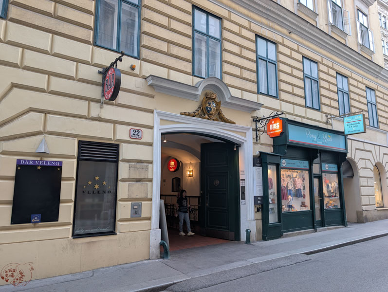 【維也納美食】Ribs of Vienna|巨無霸豬肋排超震撼!平價又美味的奧地利名店 2 【維也納美食】Ribs of Vienna|巨無霸豬肋排超震撼!平價又美味的奧地利名店